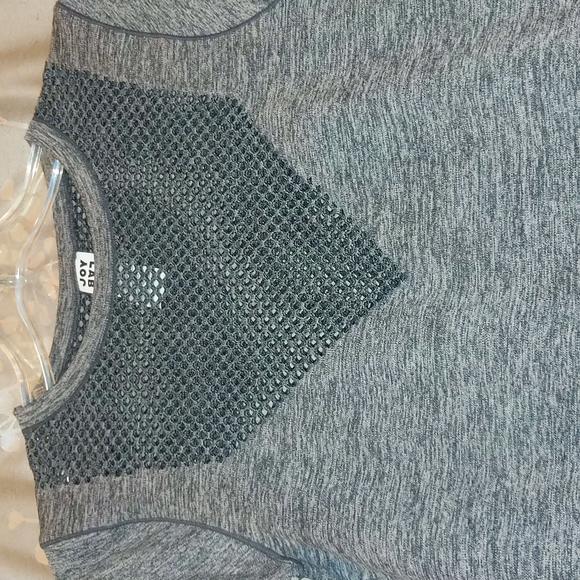 EUC Activewear Crop Top - Picture 4 of 9